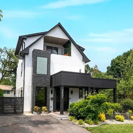 Top Of The Hill Luxury Clarendon 4-Br Homestay-2