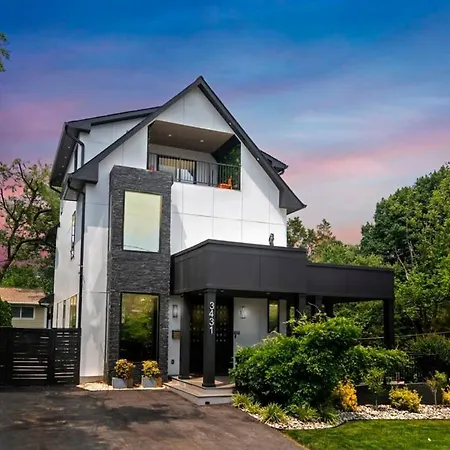 Top Of The Hill Luxury Clarendon 4-Br Homestay-3